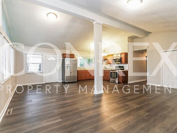3rd image of 5537 E 42nd St