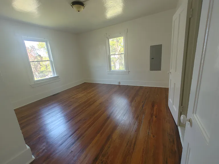309 Jackson St — Photo 13