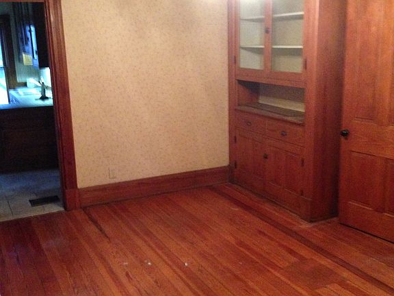 3rd image of 808 Campbell Ave