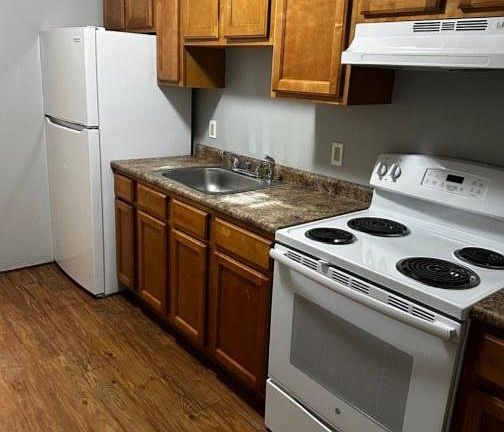 2nd image of 126 Vine St #12