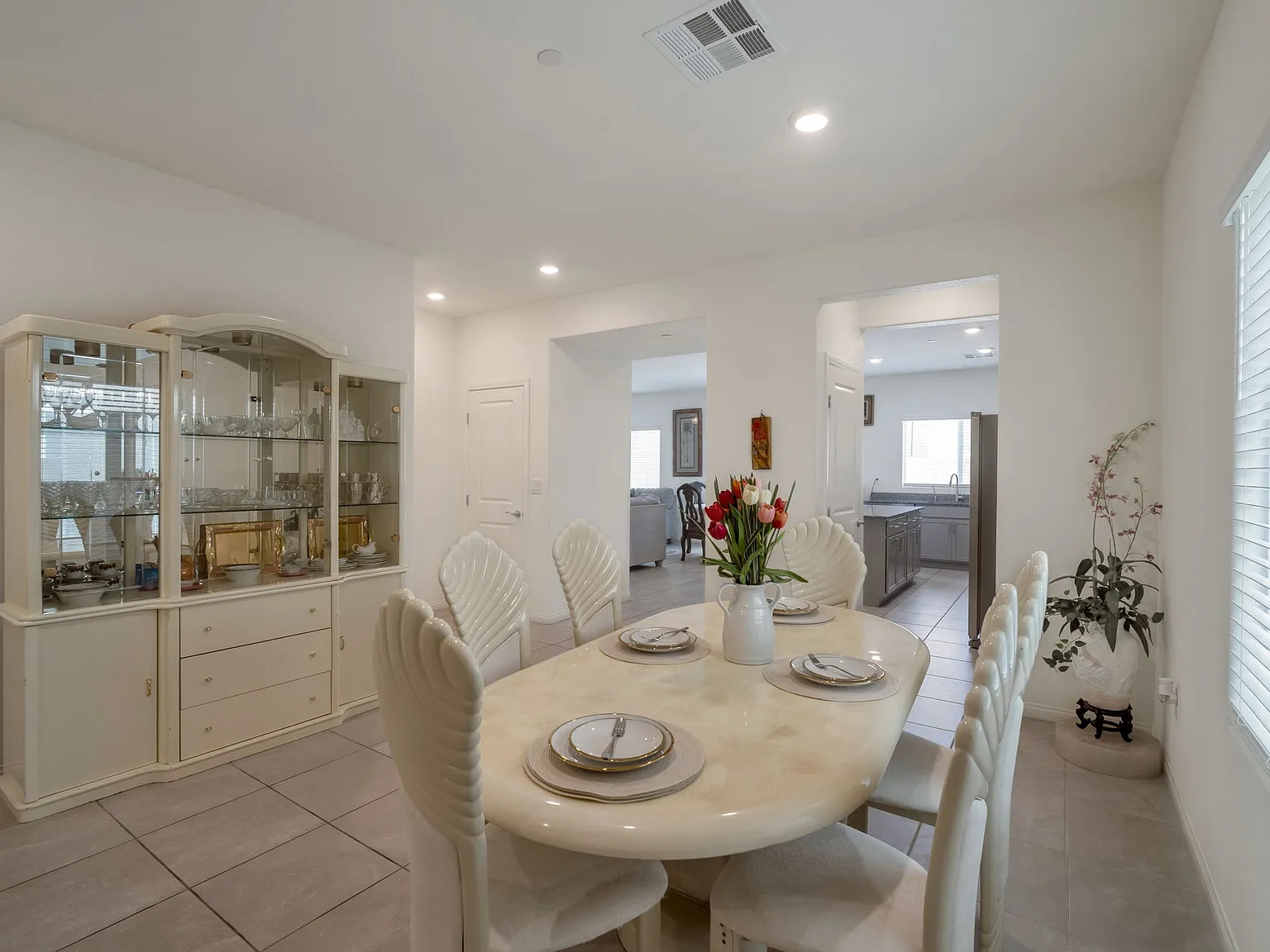 4 bed, 2992 sqft, $4,600 — Photo 3