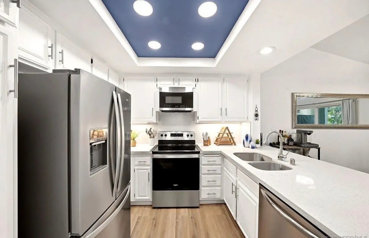 2 bed, 914 sqft, $2,995 — Photo 2