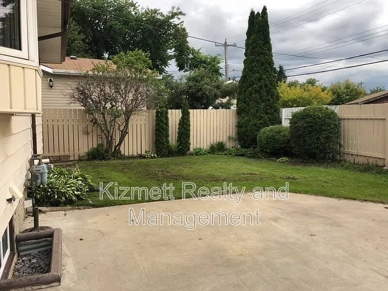 3 bed, 3.0 bath, $2,450 — Photo 3