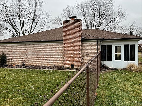 5th image of 795 Clarendon Ct