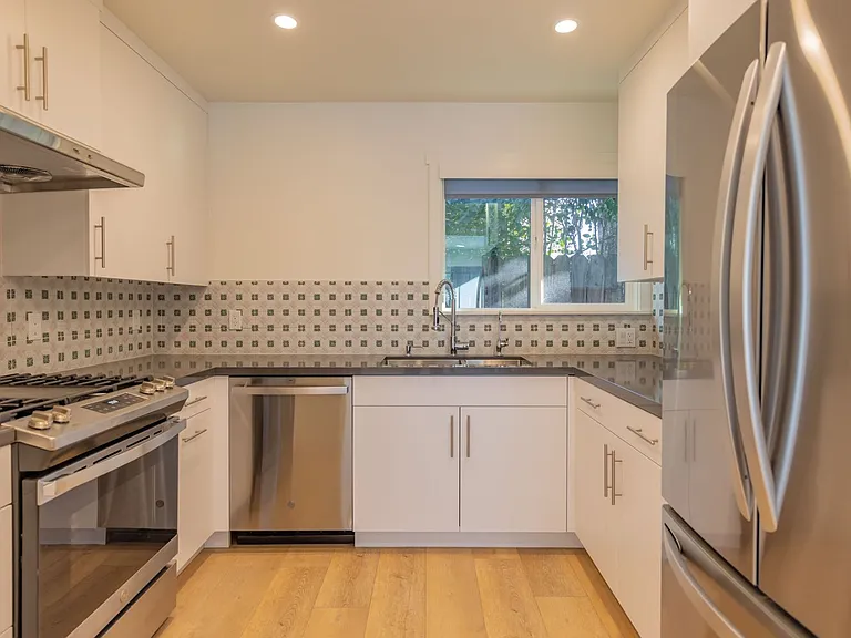511 Burnham Rd — Photo 1