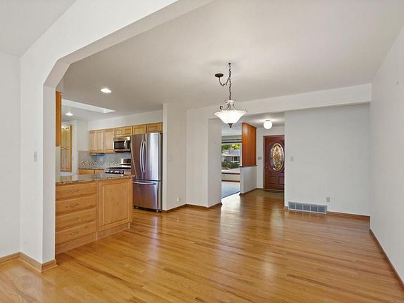 3rd image of 1522 W 31st St