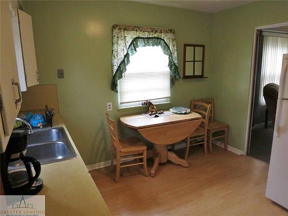 3rd image of 1724 Loraine Ave