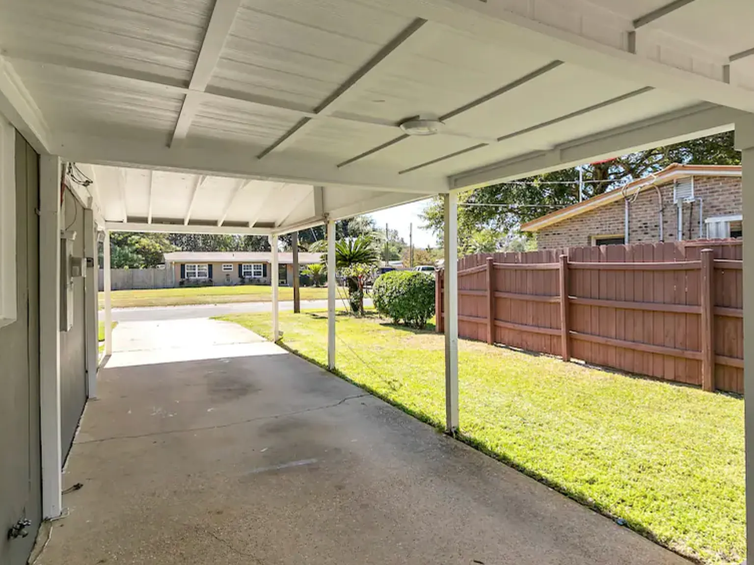 4 bed, 1350 sqft, $2,400 — Photo 4