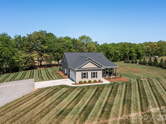 3rd image of 147 Haystack Ln