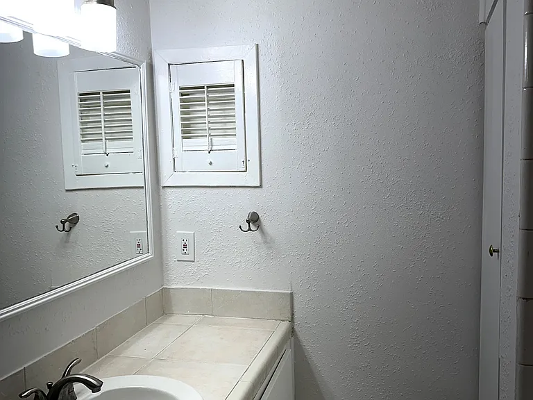 1221 Welch St #1 — Photo 13