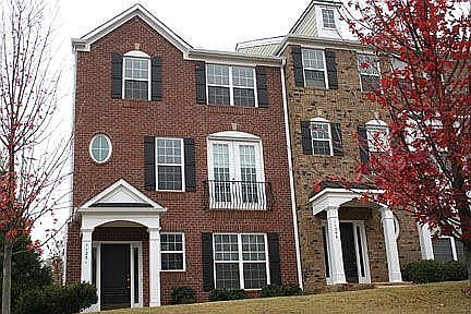Immaculate 3bed/3.5 bath townhome faces the community park and pool area.
