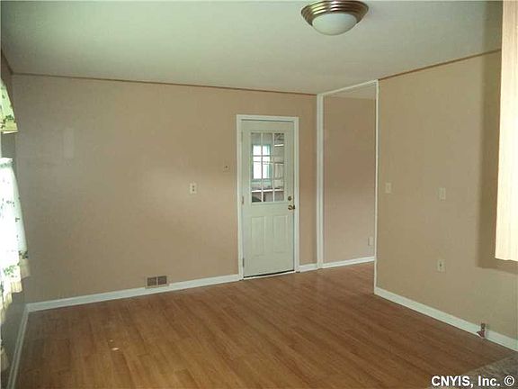 4th image of 113 Christopher Dr