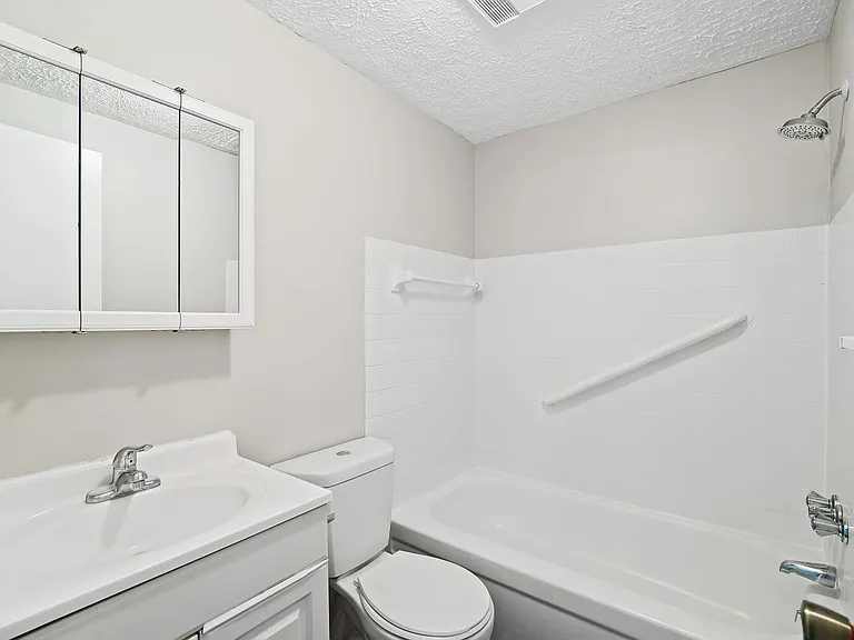 Hollydale — Photo 61