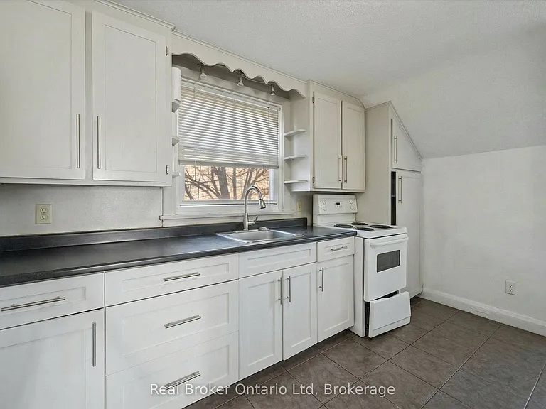 68 Highland Rd W #UPPER — Photo 8