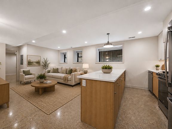 3rd image of 1511 N Hoyne Ave #G