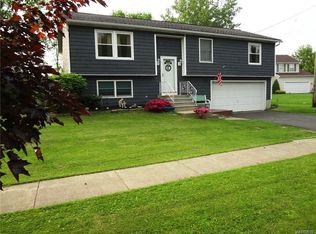 255 Holiday Ln, Hamburg, NY 14075