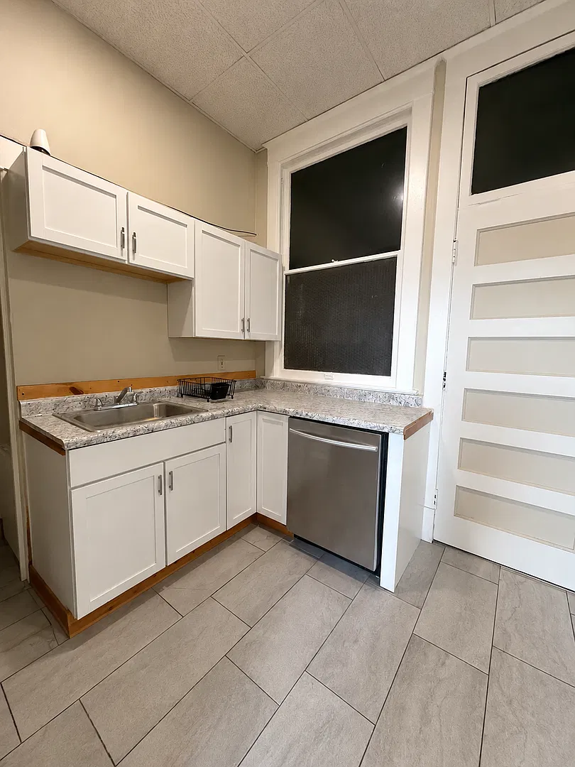 304 DeMers Ave — Photo 2