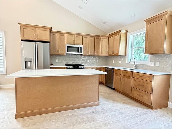 2nd image of 13 Fieldstone Way