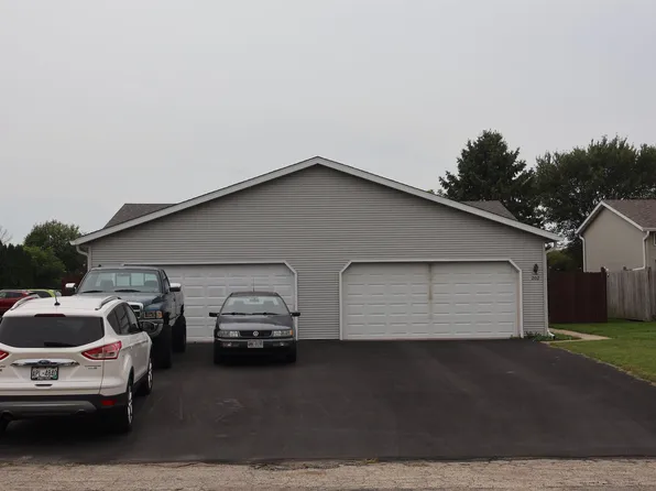 200-202 Eilbes Ave, Beaver Dam, WI 53916