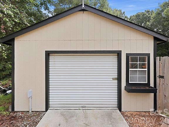 4th image of 111 Linda Ave