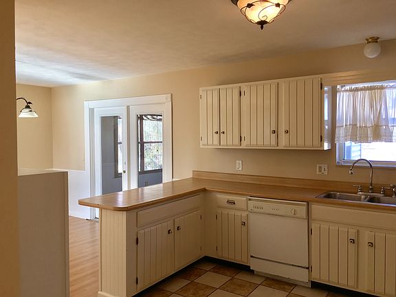 2nd image of 500 Marilyn Dr