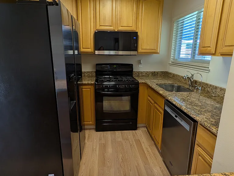 1559 Lilac Ln — Photo 5
