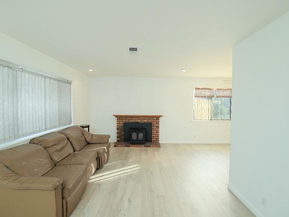 5th image of 2277 Currier Place