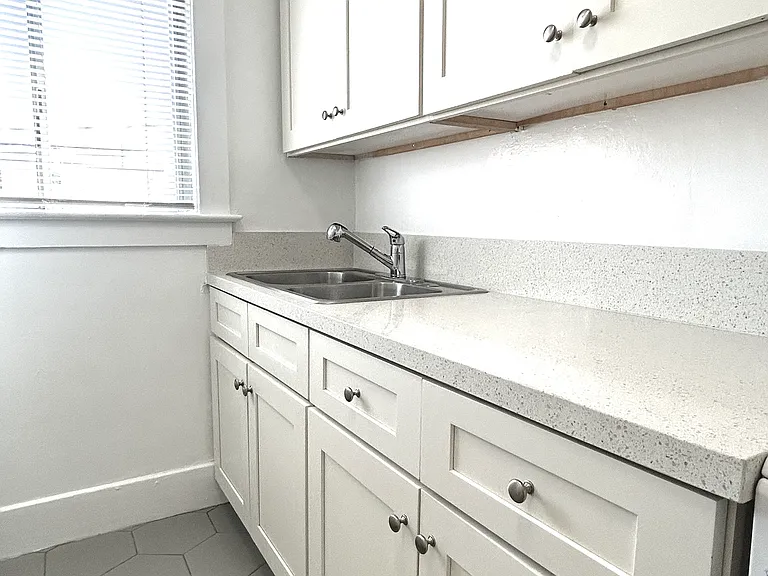 54 Rose Ave #7 — Photo 1