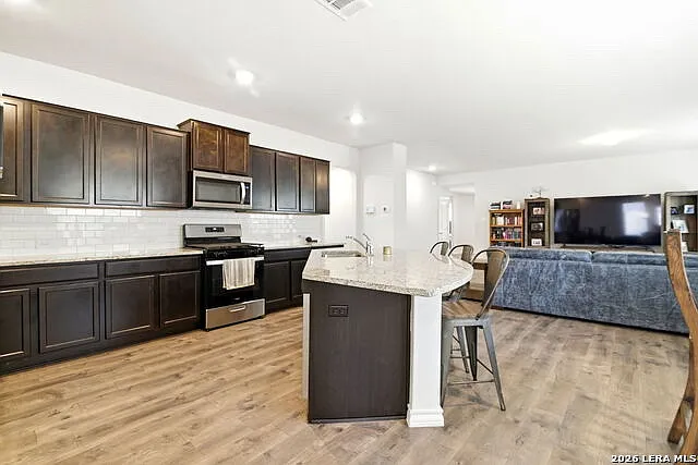 4 bed, 1901 sqft, $2,100 — Photo 3