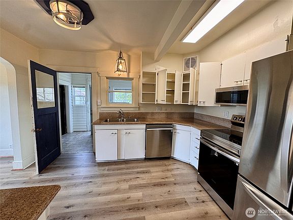5th image of 2227 Washington Street
