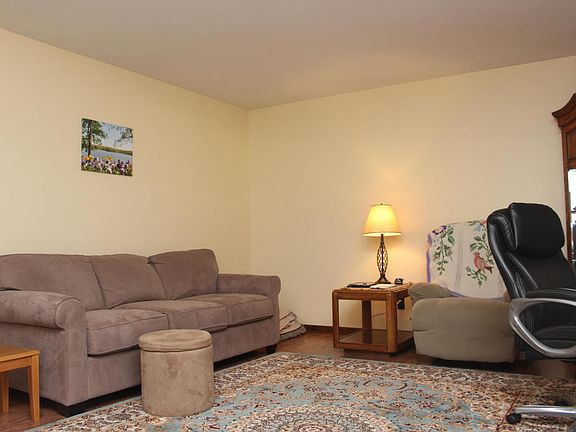 3rd image of 6850 Sherwood Dr