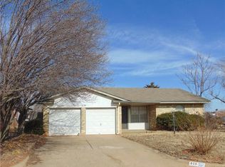 419 E Greenwood Ln, Mustang, OK 73064