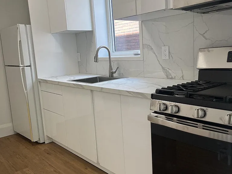 55 Beresford Ave — Photo 7