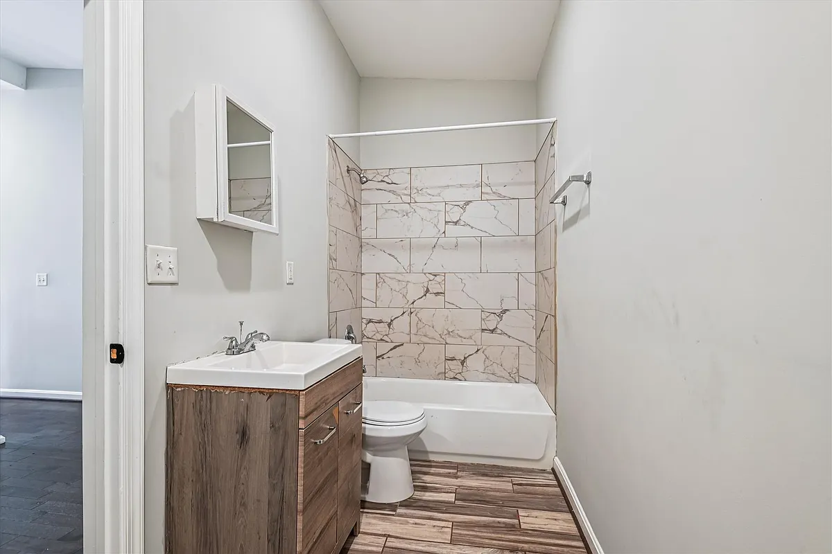 Building Photo - 1324 W Lombard St #2