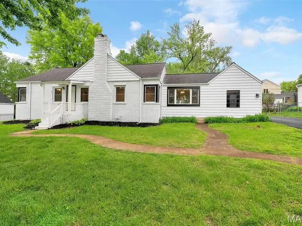 9866 Berwick Dr, Saint Louis, MO 63123