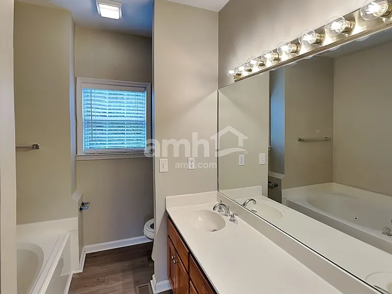2702 Camden Ct — Photo 9
