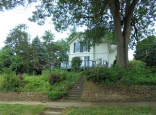2904 Roosevelt St, Clinton, IA 52732