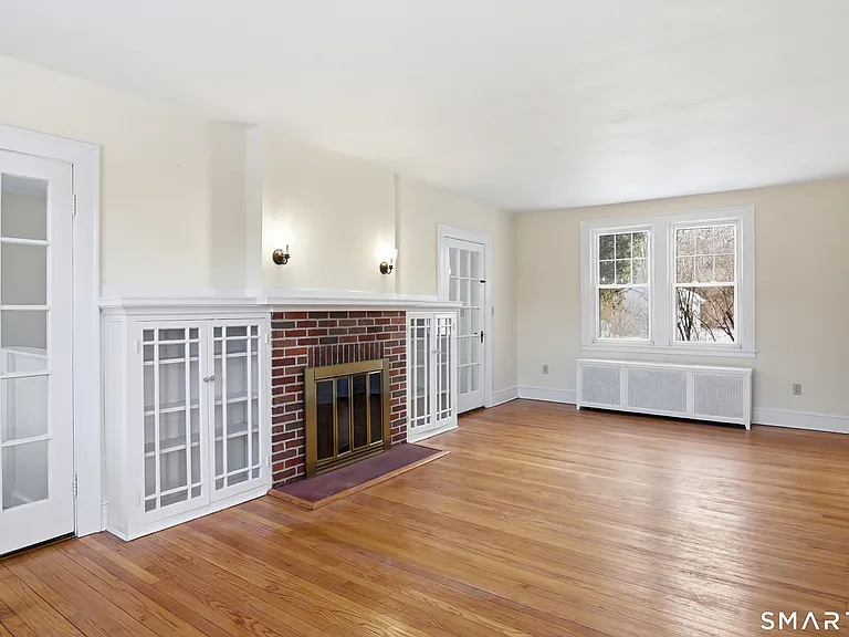 815 E Main St — Photo 5