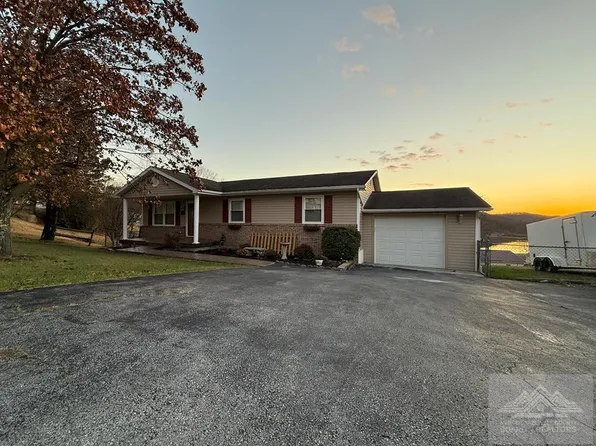411 Lakeland Dr, Bluefield, WV 24701