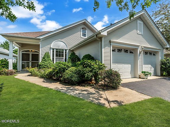 5th image of 16 Bellflower Drive