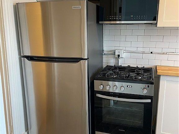 5th image of 3029 Ellwood Ave APT D