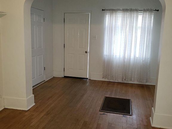5th image of 118 Walter St NE