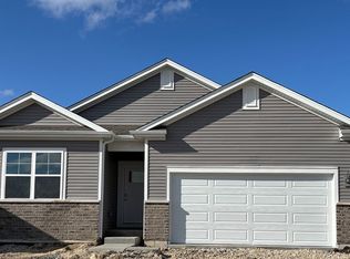 6284 Redwood Trl, Wonder Lake, IL 60097