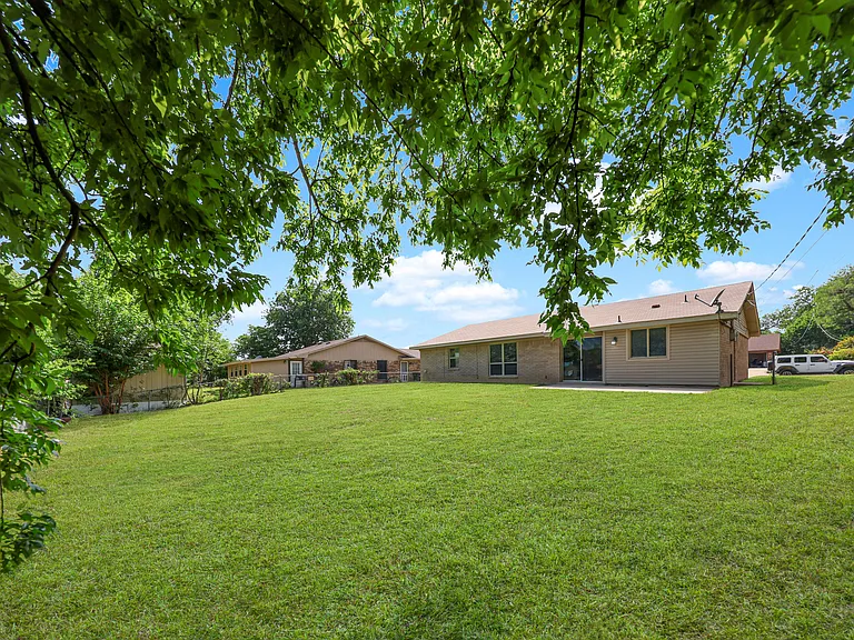 2902 Lawndale St — Photo 17