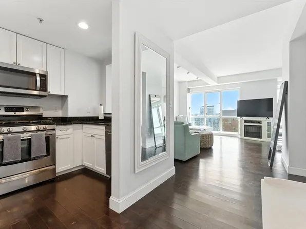 1 Nassau St Unit 1308, Boston, MA 02111