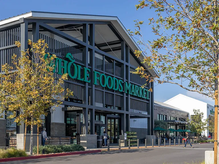 Your favorite grocery stores just a short drive away