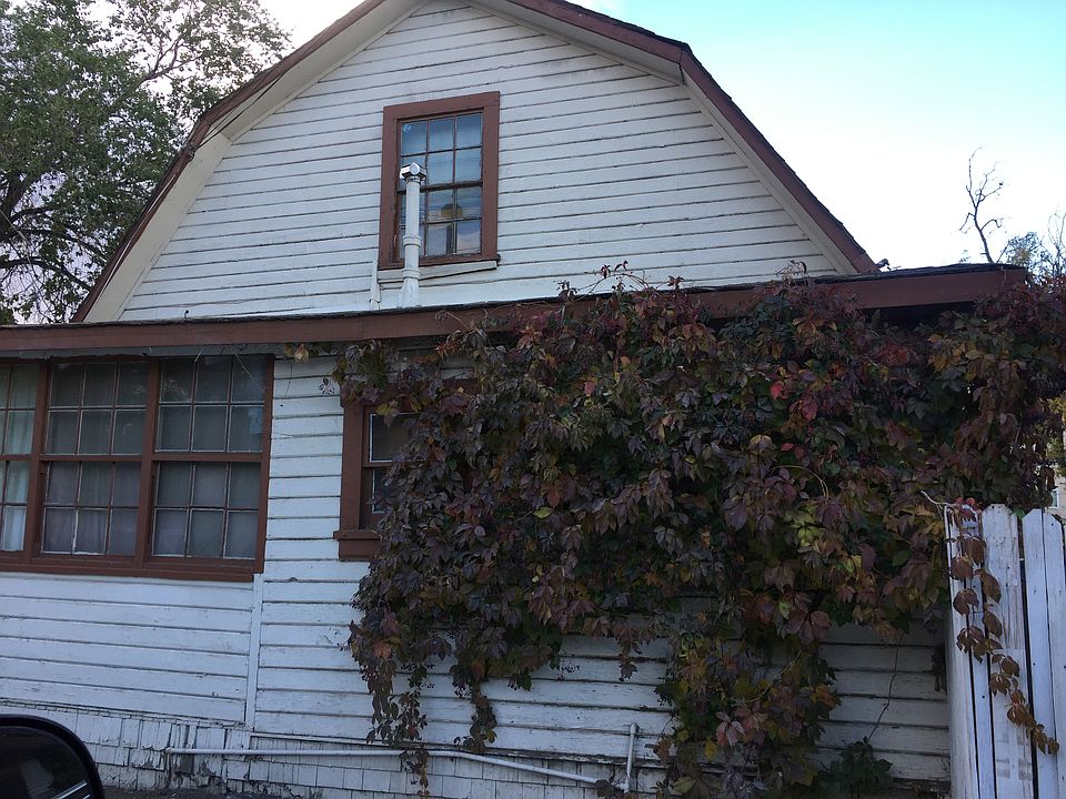 2nd image of 425 E 7th St