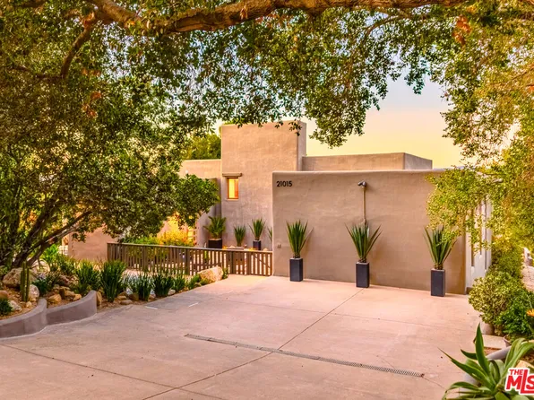 21015 Mulholland Dr, Woodland Hills, CA 91364