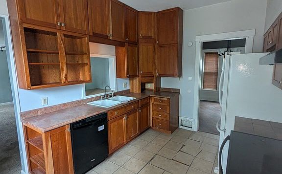 2nd image of 415 Parham St