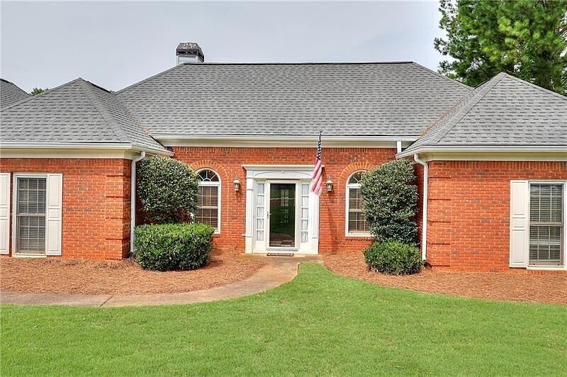 1st image of 648 Clubland Cir SE